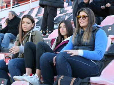 Παρά το τσουχτερό κρύο οι οπαδοί των &qu...