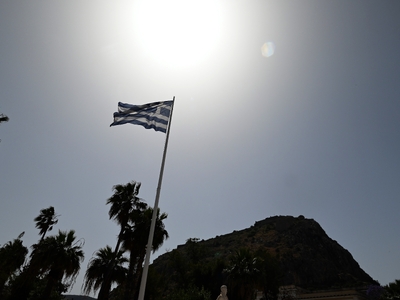 Καιρός: Ζέστη, αφρικανική σκόνη και ομίχ...