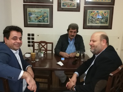Ο Ριζούλης συνάντησε Σαντορινιό και Πολά...