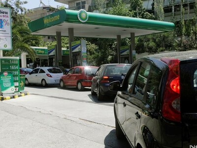 Πάτρα: Άνοιξαν τα βενζινάδικα, εξαφανίστ...