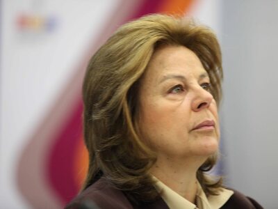 Σκουπίδια η…βόμβα έξω από το γραφείο της Κατσέλη