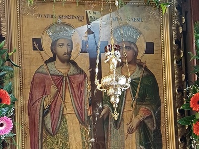 Πανηγυρίζουν οι ιεροί ναοί Αγίων Κωνσταν...