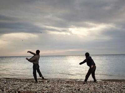 Κάθε μέρα, Sakir και οι φίλοι του προσπα...