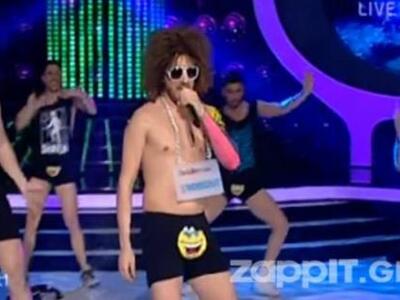 Ο Κώστας Δόξας έμεινε στη σκηνή μόνο με ...