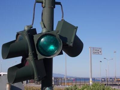 Πάτρα: Τα φανάρια και τα "στοπ&quot...