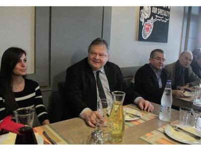 Σε ουζερί στα Λαδάδικα ο Ευάγγελος Βενιζέλος