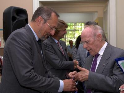 Ο πρέσβης με τον Νίκο Δούρο