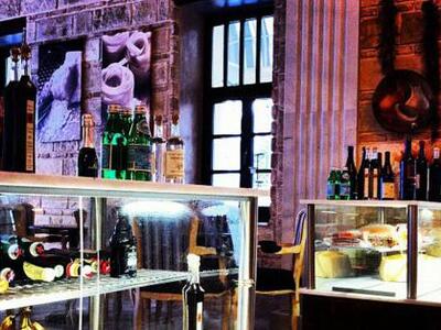 Πάτρα: Η Μαρίνα Μυλωνά και o Vaginak Gal...