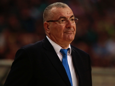 Έπιασε από τα μαλλιά και χτύπησε τον παί...