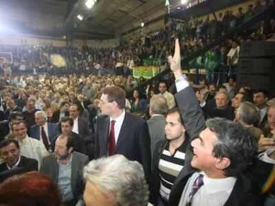 ΠΑΣΟΚ: Ο Τσίπρας και ο ΣΥΡΙΖΑ πίσω από τ...