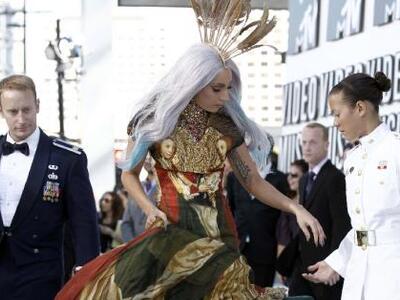 Στην ουρά 4 ημέρες για ένα εισιτήριο της...