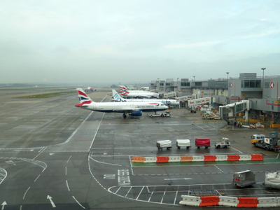 Καθηλωμένα τα αεροπλάνα σε Λονδίνο, Εδιμ...