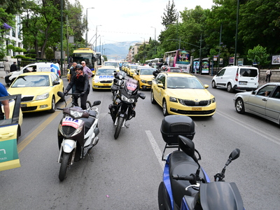 Απεργία ταξί: Επεισόδια στο υπουργείο Μεταφορών
