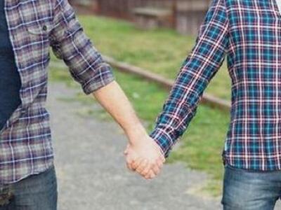 Αγχολυτική η αποδοχή της ομοφυλοφιλίας