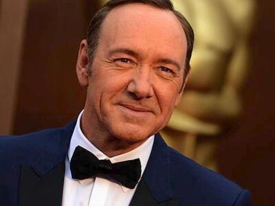 Ο ηθοποιός Κέβιν Σπέισι ζητάει να υποβλη...