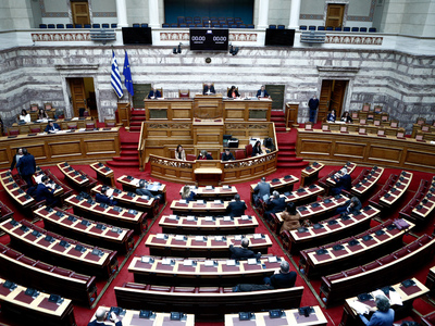 Βουλή- LIVE: Ψηφίζεται η τροπολογία για ...