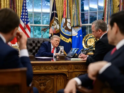 Ντόναλντ Τραμπ: Η στιγμή που κάνει το τη...