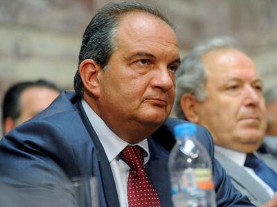 Σβήνει - γράφει ο Καραμανλής τη δισέλιδη...