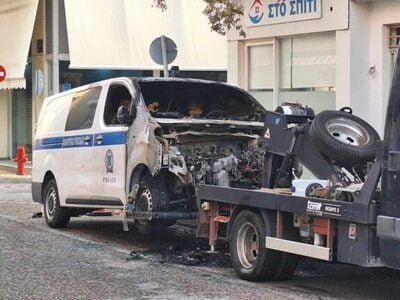 Μεσολόγγι: 17χρονος έκαψε περιπολικό της τροχαίας