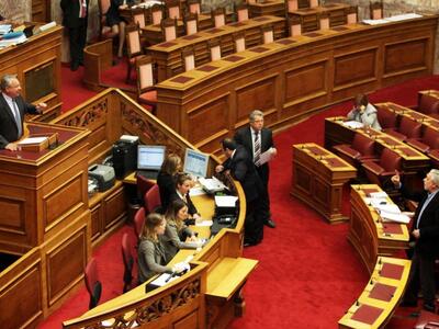 Δείτε ζωντανά την ψηφοφορία στη Βουλή γι...