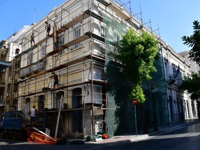 Πάτρα: Επιτέλους το δημαρχείο καθαρίζετα...