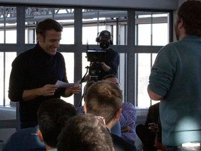 Εμανουέλ Μακρόν: «Δεν θα έπρεπε να παντρ...