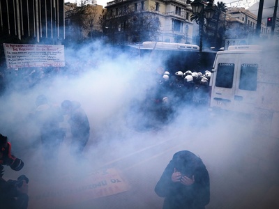 Ένταση και χημικά στη διαδήλωση των εκπα...