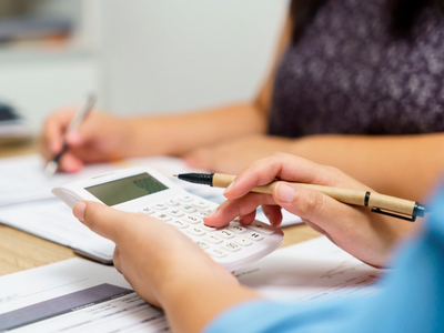 Τέλος η «ομηρία» από χρέη για νοικοκυριά...