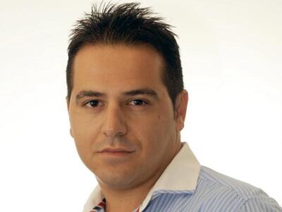 «Οι Έλληνες δεν πείθονται από τους θεατρ...