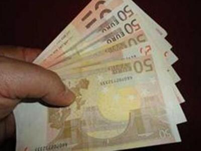 Πρέβεζα: Βρήκε φάκελο με 5500 ευρώ και τ...