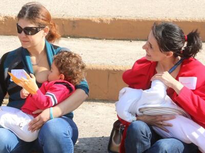 Πάτρα: Δημόσιος μητρικός θηλασμός στις 1...