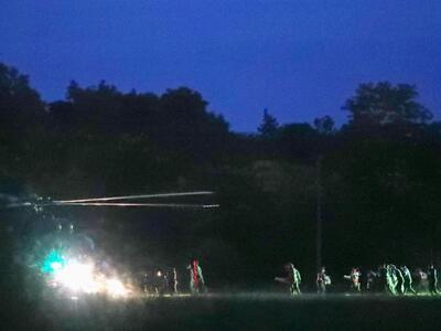 Ενα από τα διασωθέντα παιδιά μεταφέρεται...