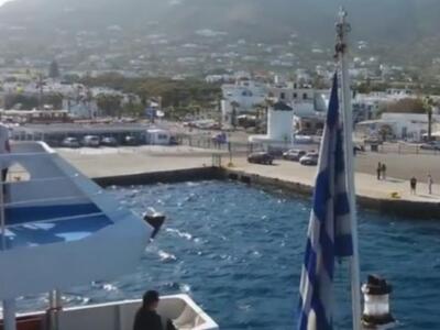 Πήδηξε από το πλοίο στη θάλασσα ενώ το π...