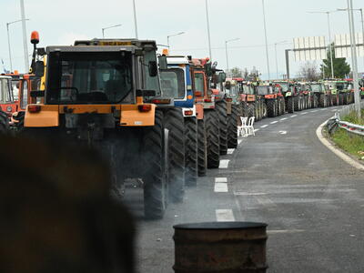 Αγρότες: Δείτε πού έχουν στηθεί μπλόκα σ...