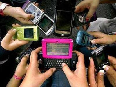 Βαρύ χαράτσι στα καρτοκινητά