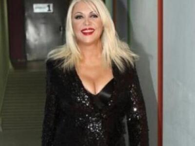 O Νίκος Μαστοράκης τσακίζει τη Ρούλα Κορ...