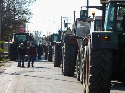 Αγρότες: Άνοιξαν το ρεύμα προς Θεσσαλονί...