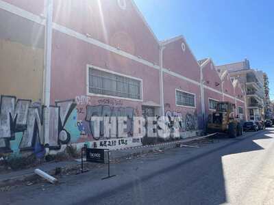 Πάτρα: Εργασίες κατεδάφισης στο κτίριο π...