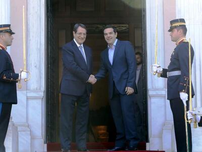 Σε εξέλιξη η συνάντηση Τσίπρα - Αναστασι...
