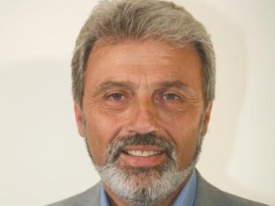 Να μη δεχθεί τις παραιτήσεις των Μπουλέ ...