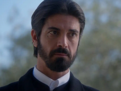 Άγιος έρωτας: Ο πατήρ Νικόλαος εξομολογε...