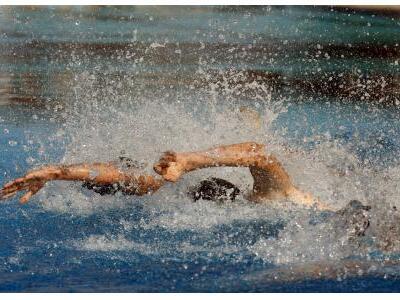 Τούρκος πρωταθλητής κολύμβησε από την Το...