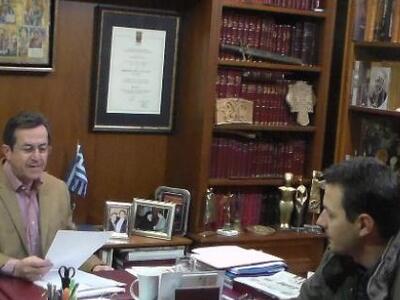 Με τους ομολογιούχους του ελληνικού Δημο...