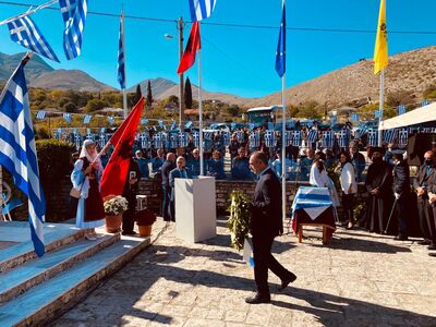 Ο Α. Κατσανιώτης, στις τελετές μνήμης των Ελλήνων πεσόντων στρατιωτικών κατά τον Ελληνο-Ιταλικό πόλεμο