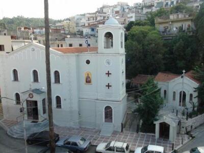 Πάτρα: Σήκωναν με τα... χέρια τα σταθμευ...