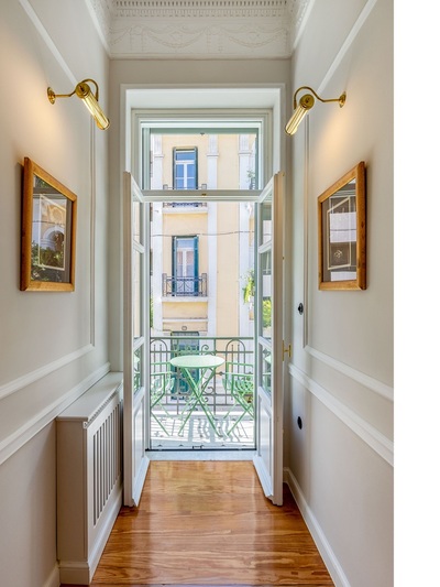 Ανακαίνιση διατηρητέας νεοκλασικής διπλο...