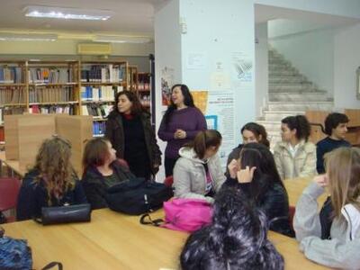 Πρωτότυπη καρναβαλική έκθεση - προβολή σ...