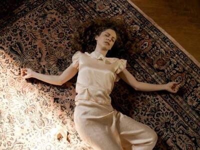 Άγριες Μέλισσες: Η Ασημίνα εισβάλει στου...