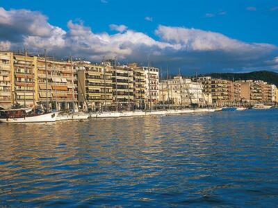 Προκάλεσαν άστεγο-επαίτη να πέσει στην θ...