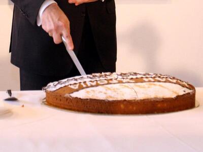 O Πολιτιστικός Σύλλογος Νιφοραιίκων κόβε...